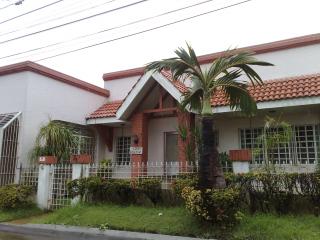 FOR SALE: House Manila Metropolitan Area > Paranaque