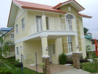 FOR SALE: House Laguna > Sta Rosa 1