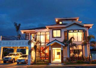 FOR SALE: House Laguna