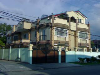 FOR SALE: House Manila Metropolitan Area > Las Pinas