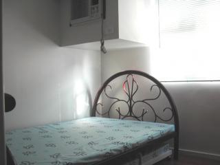 bedroom w/ AC