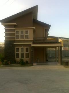 FOR SALE: House Pampanga > Angeles City