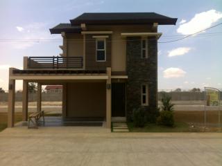 FOR SALE: Apartment / Condo / Townhouse Pampanga > Angeles City 1