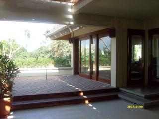 PENTHOUSE AREA MADE OF IMPORTED CEDAR WOOD W/OPTIONS OF JACUZZI