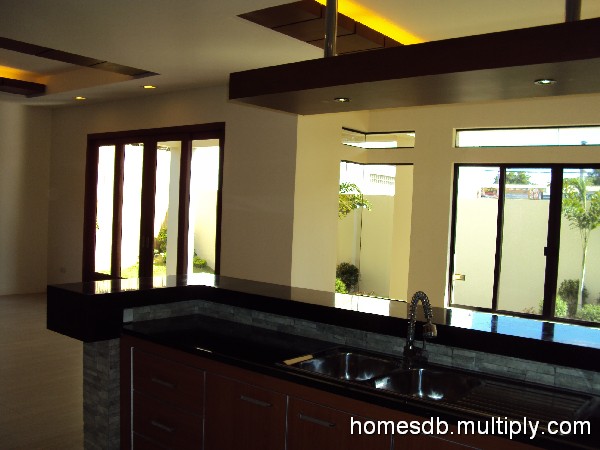 FOR SALE: House Manila Metropolitan Area > Paranaque