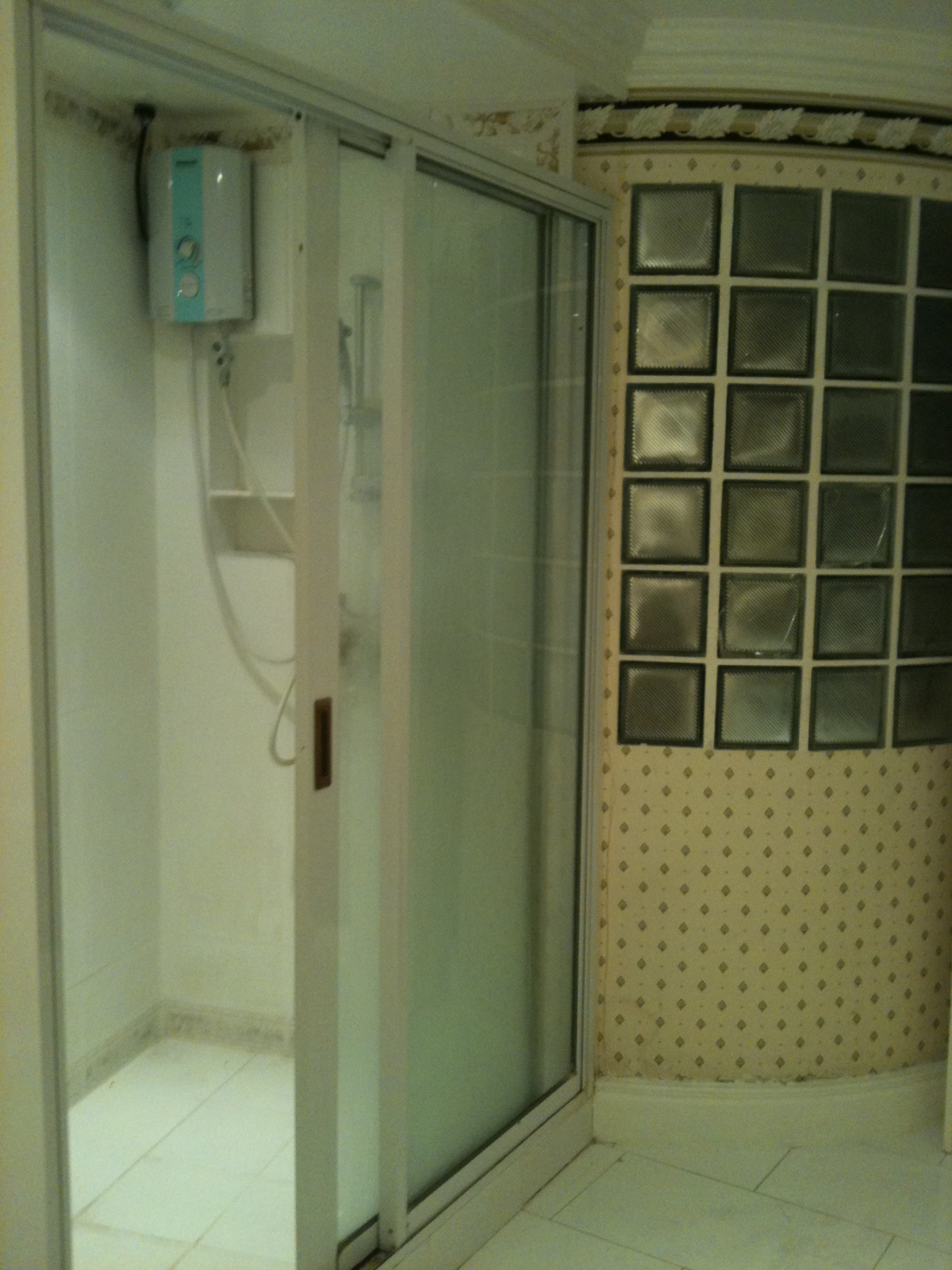 master's shower area w/ heater