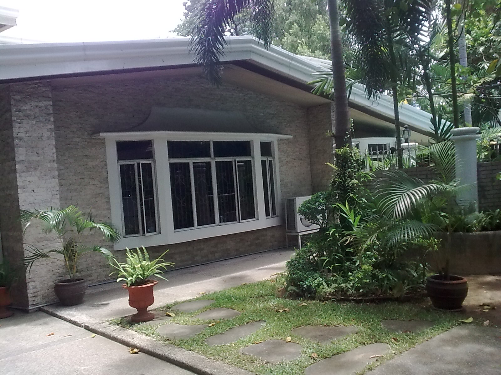 FOR RENT / LEASE: House Manila Metropolitan Area > Makati