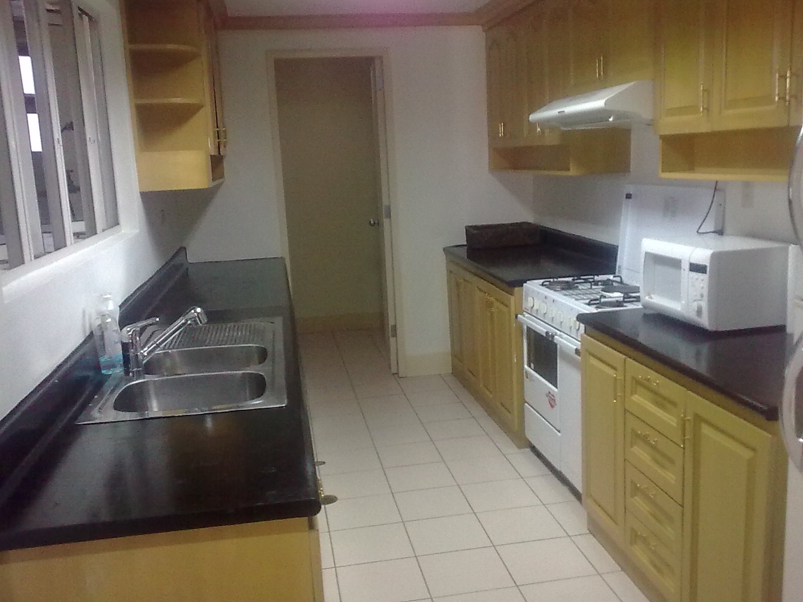 FOR RENT / LEASE: Apartment / Condo / Townhouse Manila Metropolitan Area > Makati 8