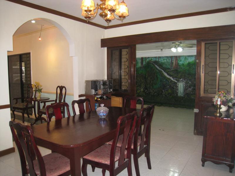 dining room with lanai entrance