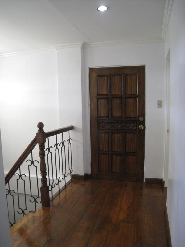 2nd floor corridor to balcony