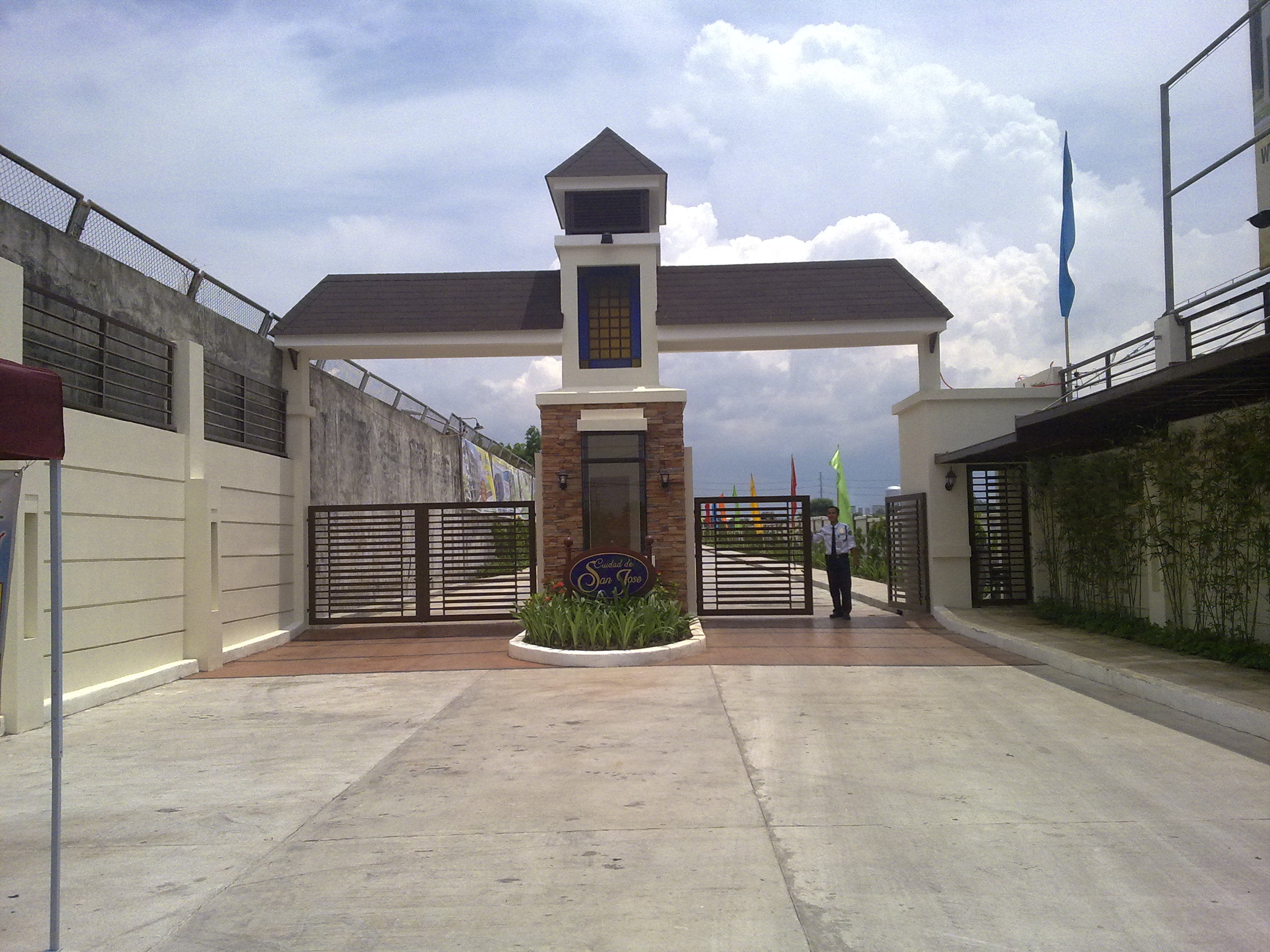 Entrance gate with guard house