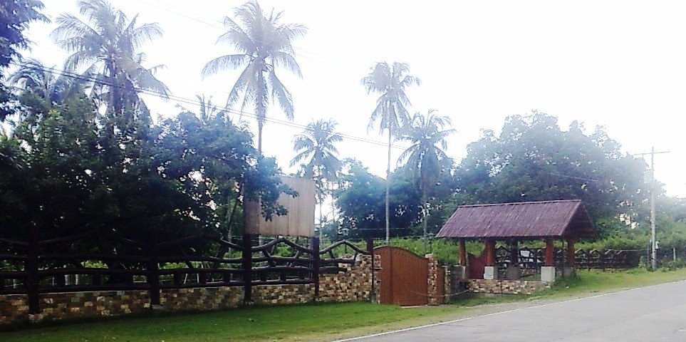 villawaterfront beach estate entrance