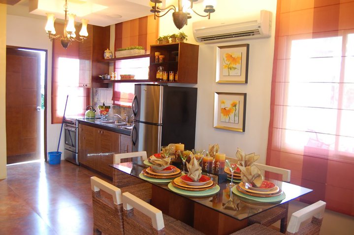 model house-dining area