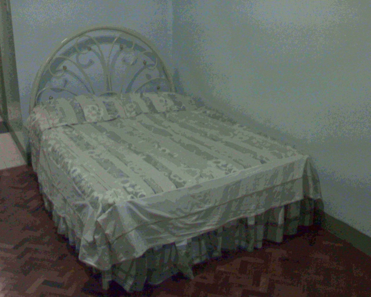 Queen size bed