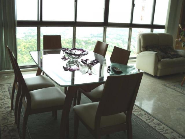 GLASS WALL IN DINING AREA VIEWING OCEAN