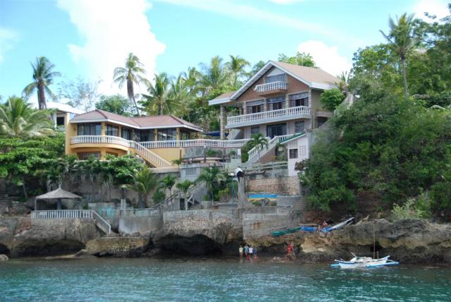 2 ELEGANT BEACHOUSE W/ CLIFF BEACHFRONT