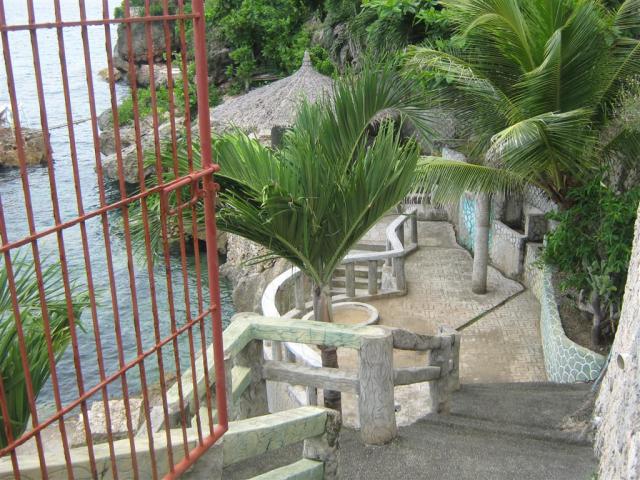 STAIRWAY TO BEACHFRONT