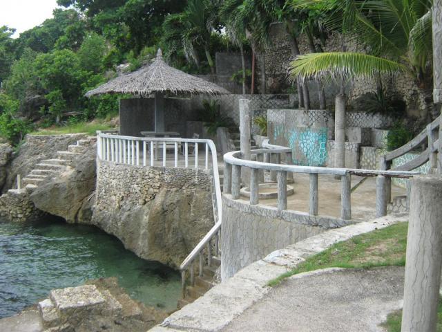 LANDSCAPED BEACHFRONT