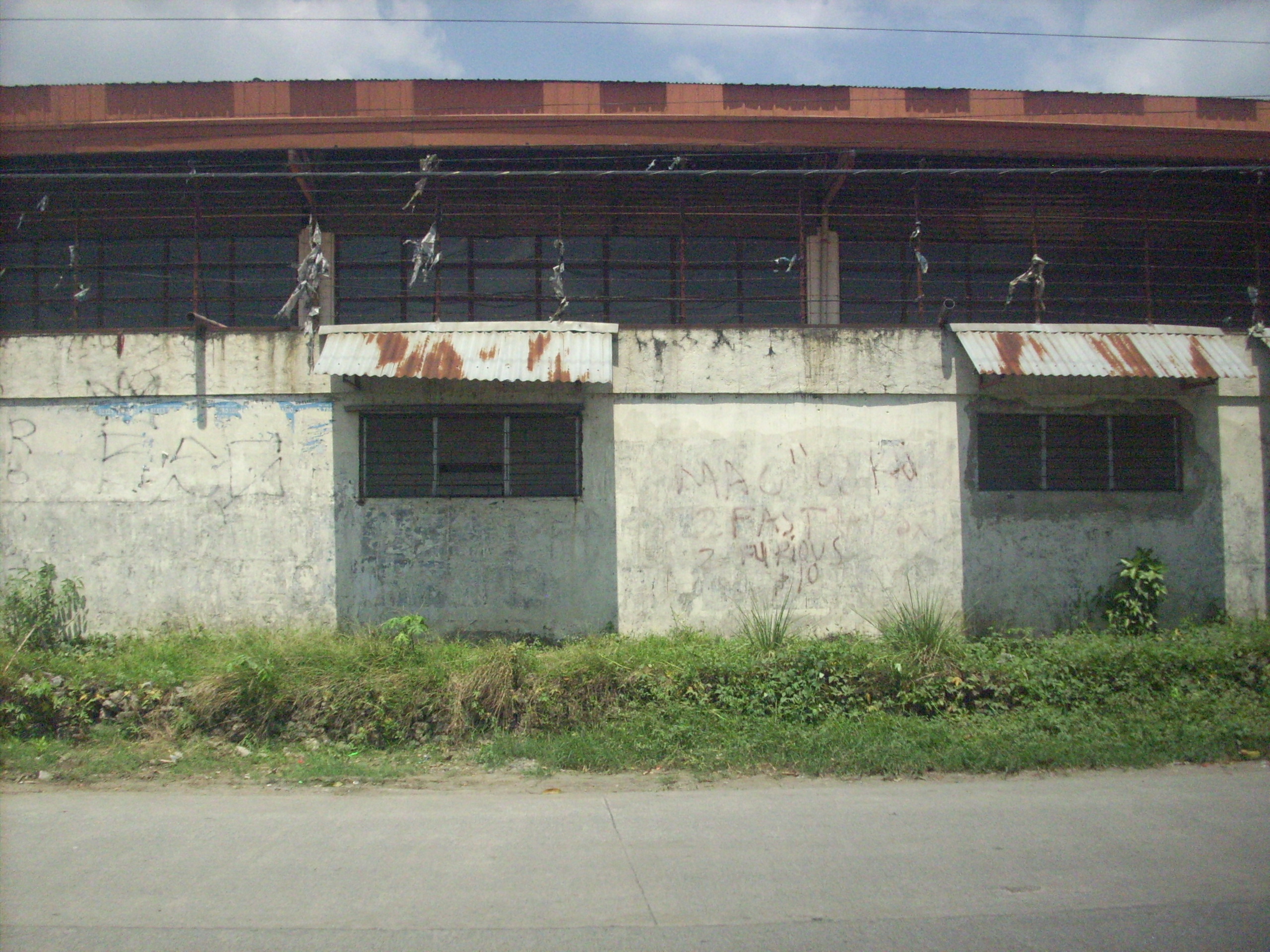 bodega fronting property