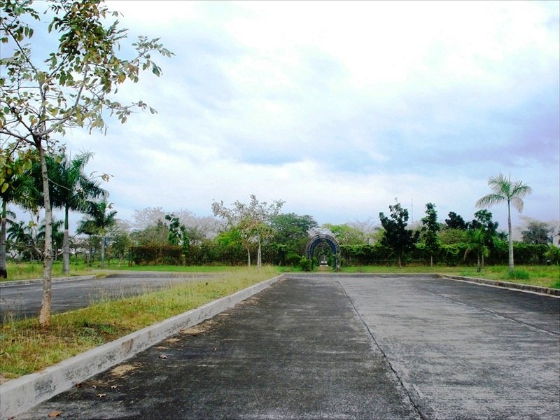 The Neopolitan Business PARK, COMMERCIAL LOT  INNER Price per sq.m. -- P25,000/sq.m.  CORNER LOT per sq.m.-P 27,000.00/sq.m. 