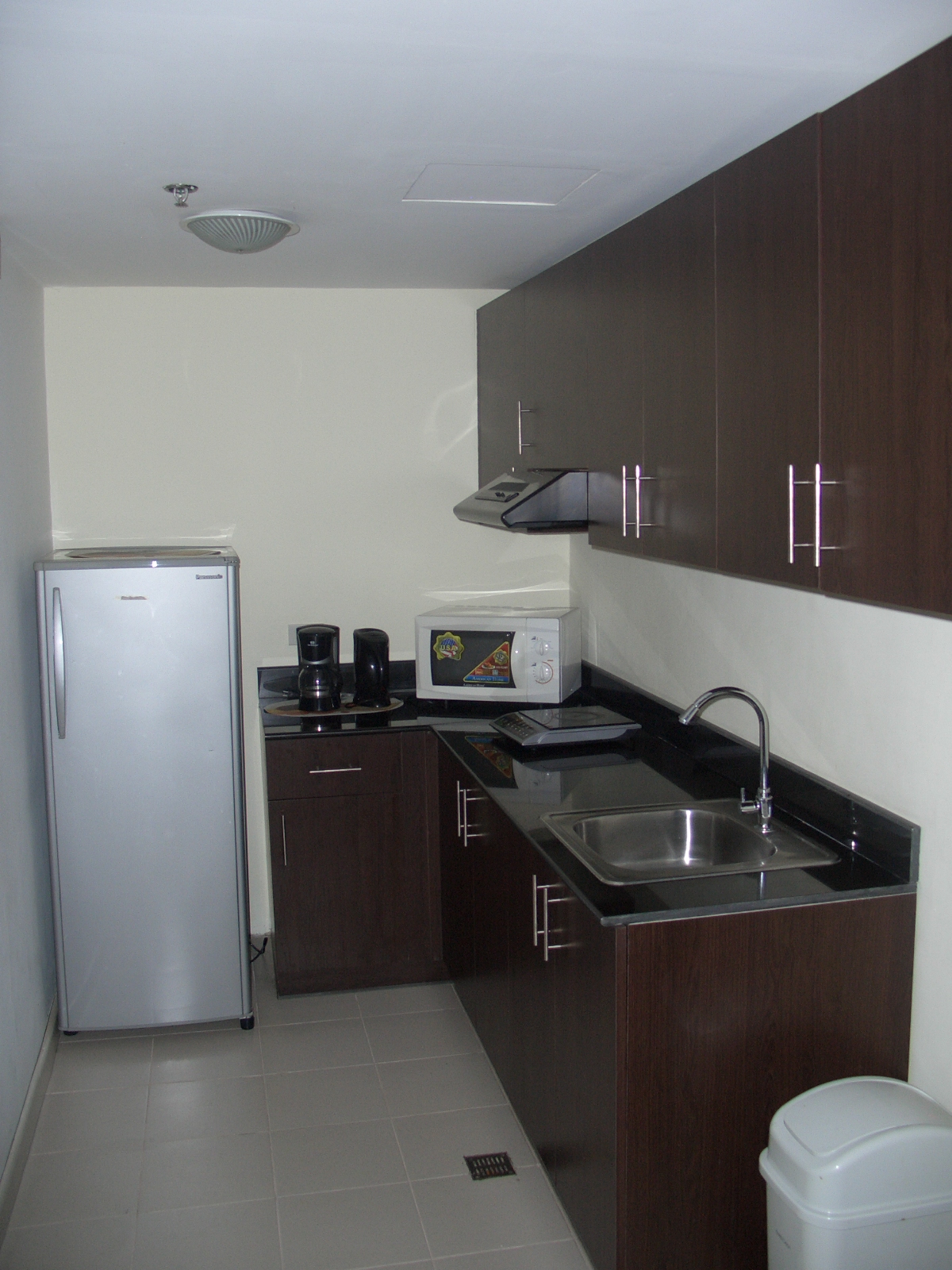 FOR RENT / LEASE: Apartment / Condo / Townhouse Manila Metropolitan Area > Makati 3