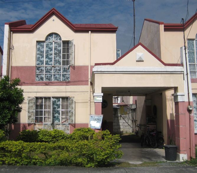 FOR SALE: Apartment / Condo / Townhouse Cavite > Imus