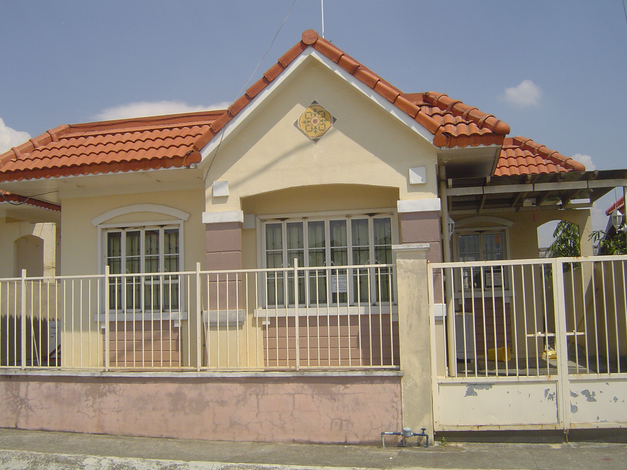 FOR SALE: House Rizal