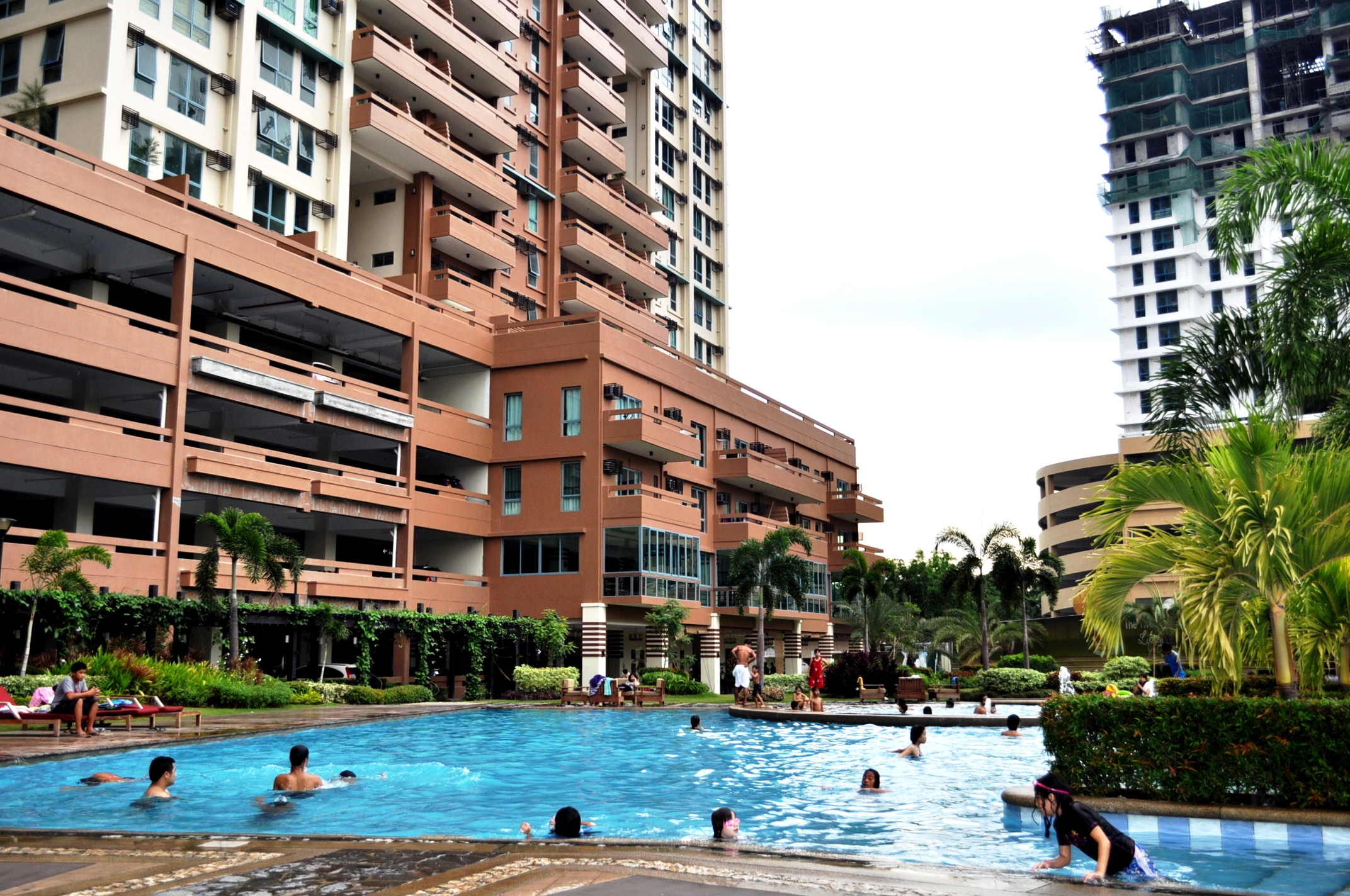 RESORT TYPE CONDO IN MANDALUYONG, NEAR MAKATI AVENUE