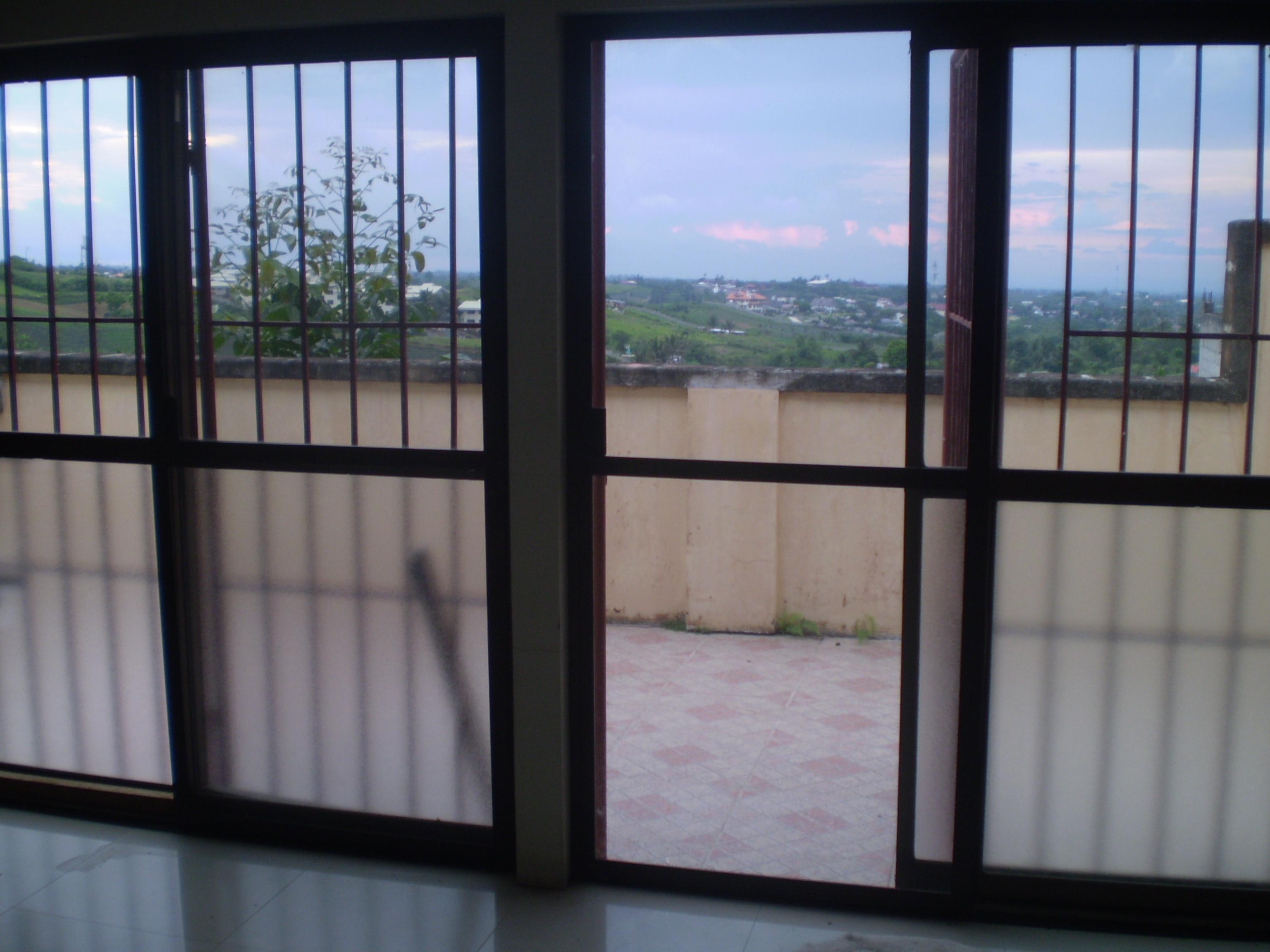 FRONT DOOR TO VIEWDECK