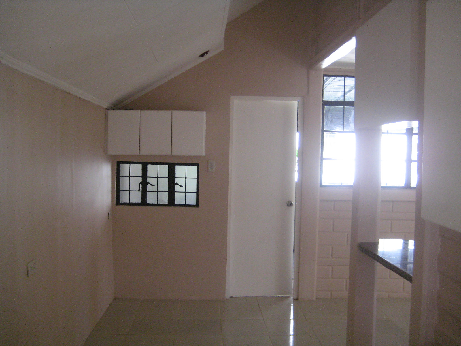 FOR SALE: House Batangas > Other areas 11