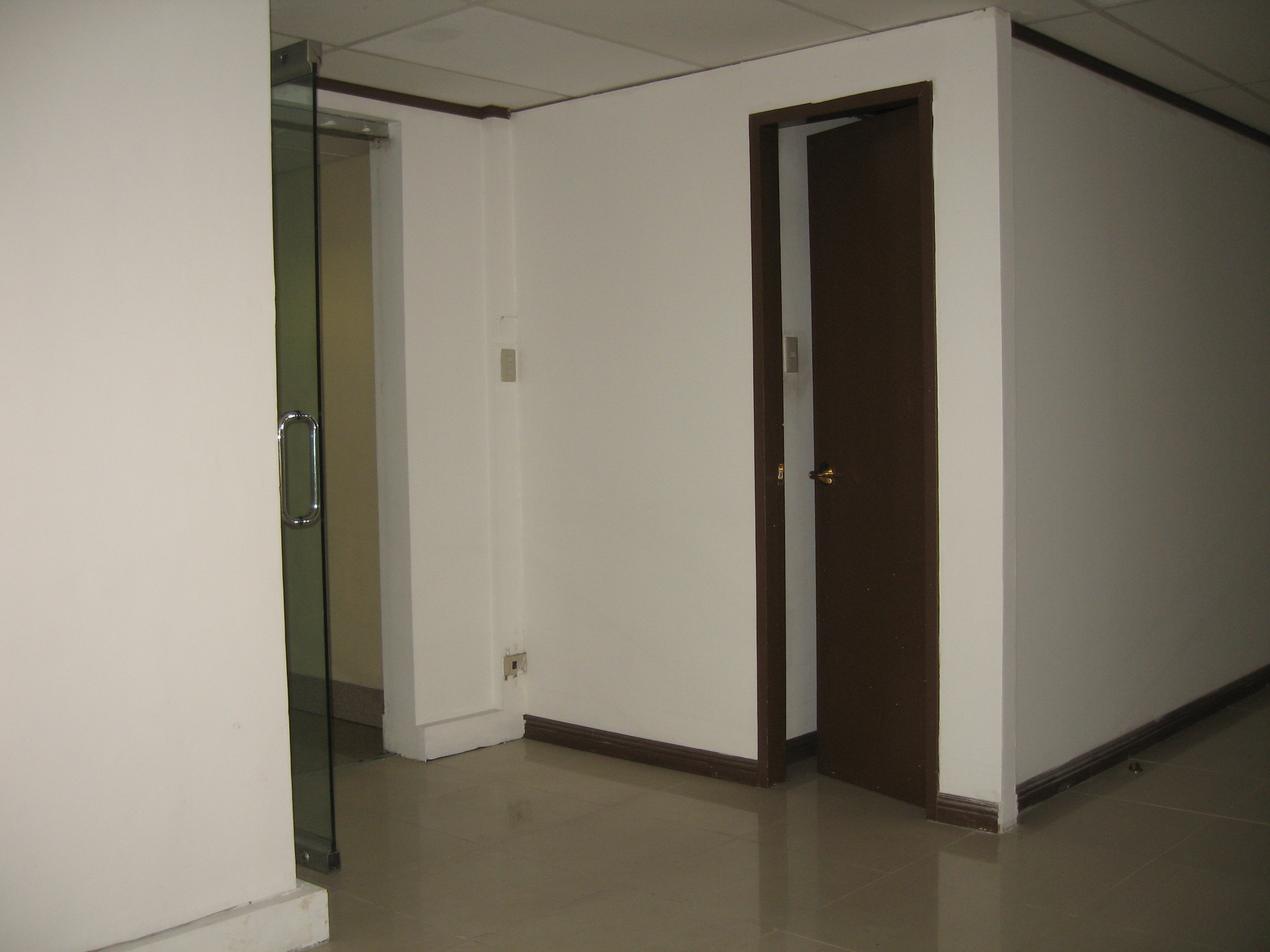 FOR RENT / LEASE: Office / Commercial / Industrial Manila Metropolitan Area > San Juan 2