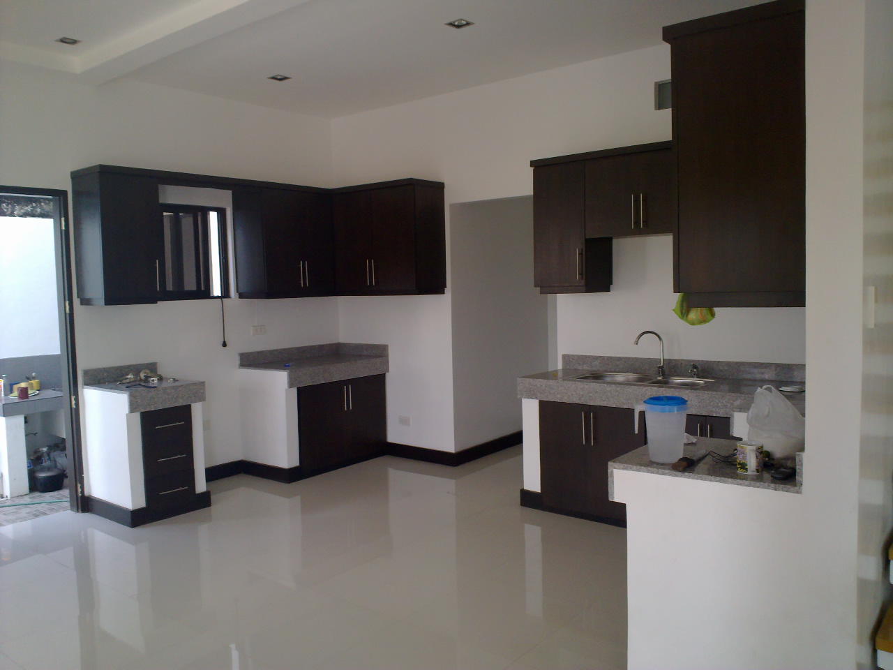 FOR SALE: Apartment / Condo / Townhouse Manila Metropolitan Area > Paranaque 2