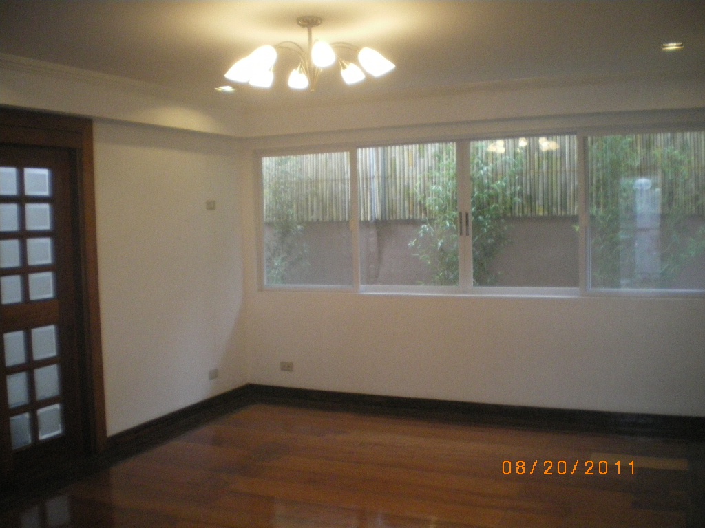 FOR SALE: House Manila Metropolitan Area > Manila 1