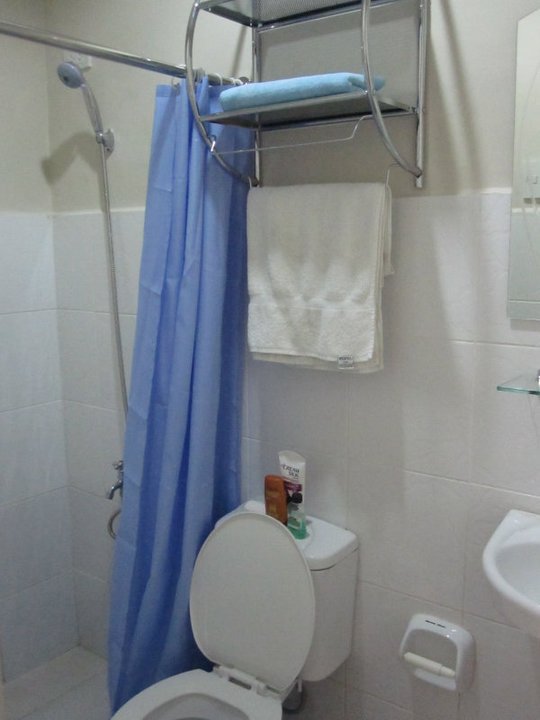 cebu condo for sale - toilet & bath