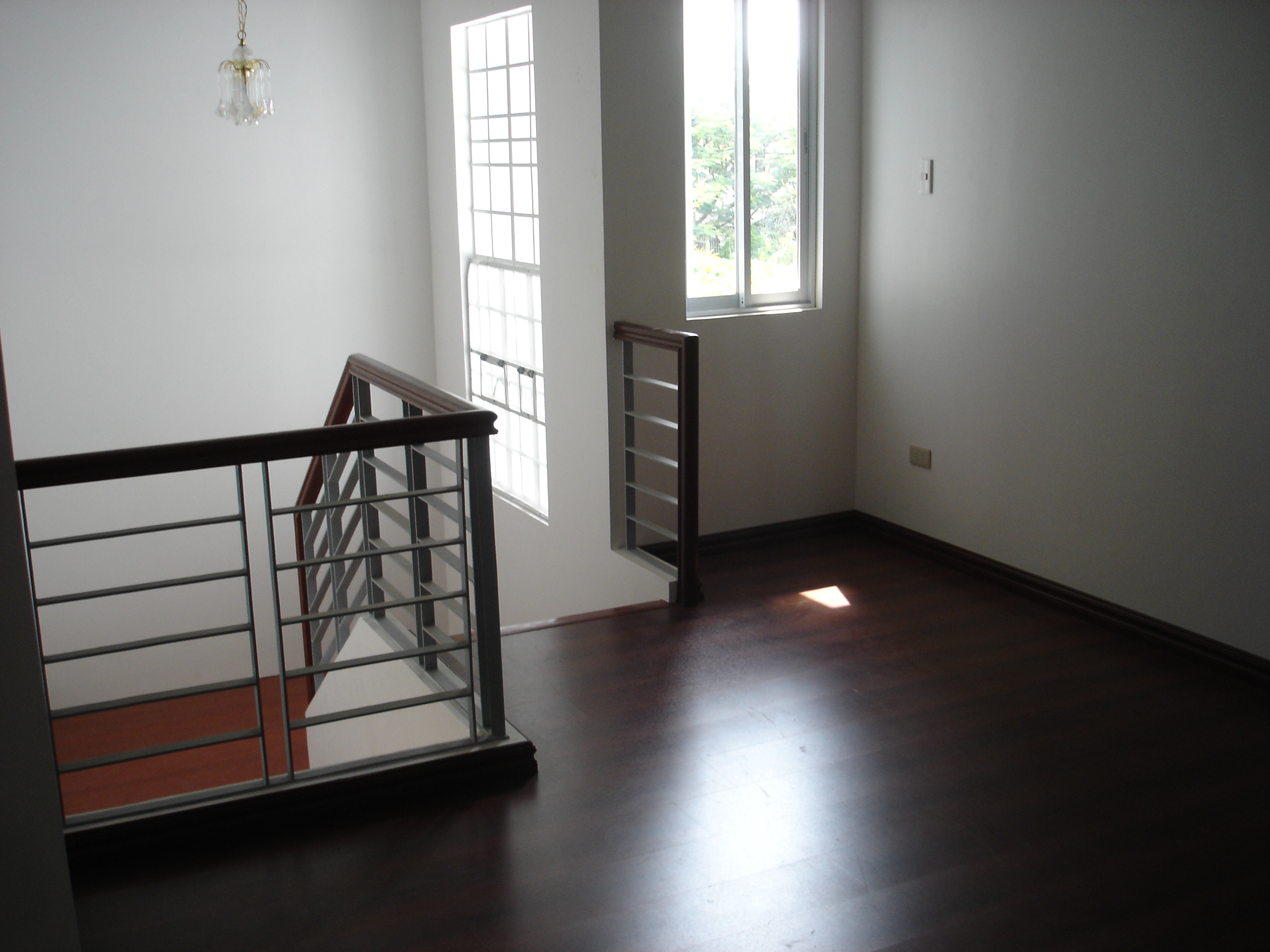 FOR SALE: Apartment / Condo / Townhouse Manila Metropolitan Area > Las Pinas 3