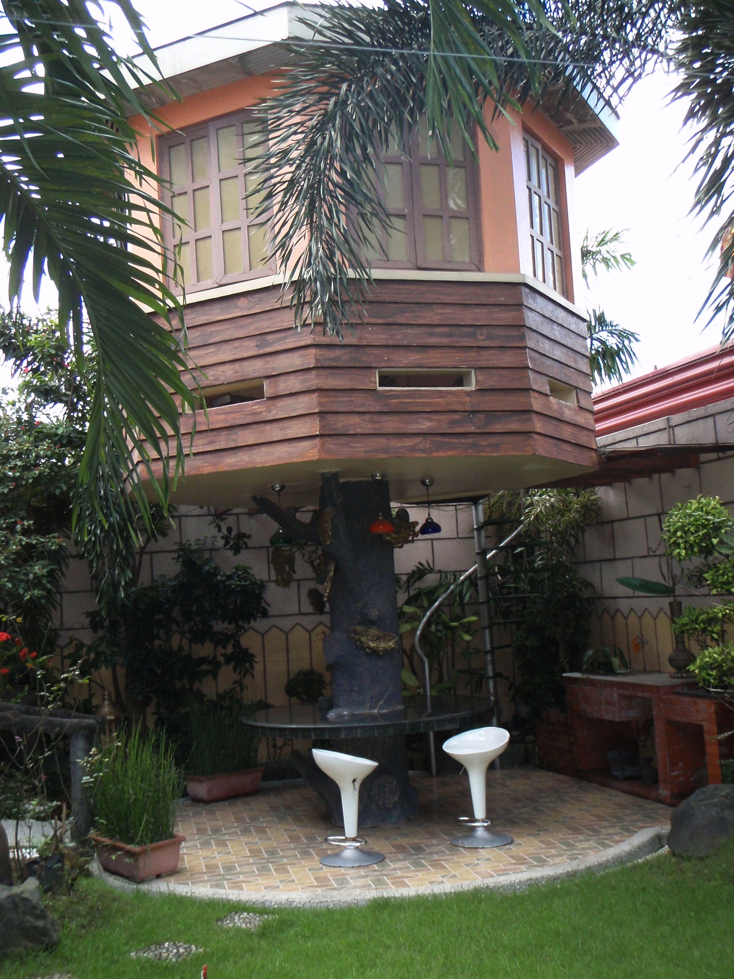 Tree House in the Back Yard for buffets and bar-b-ques