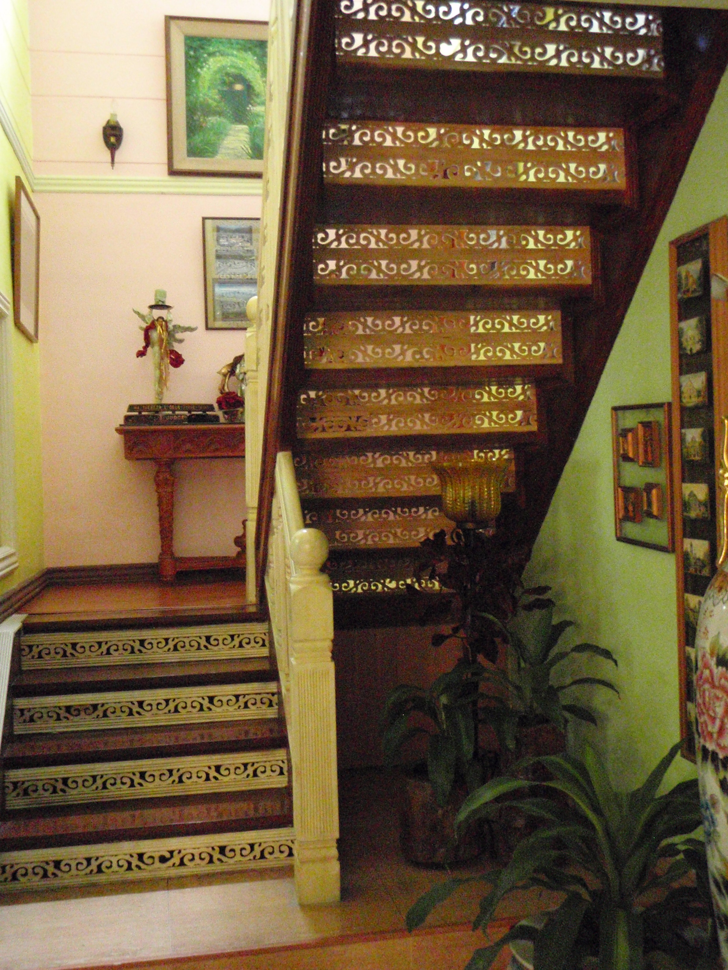 Lace Designed Carved Staircase