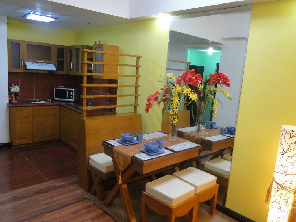 dining area & fully functional kitchen