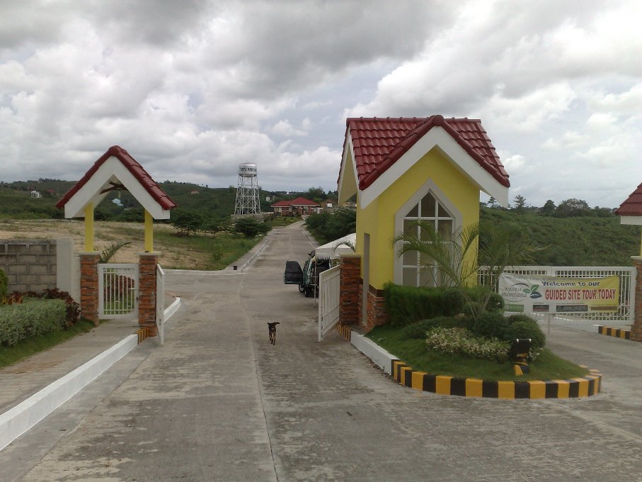 PRICE PER SQ.M. Supreme Lot- P7,500/sq.m. Premier Lot- P7,300/sq.m. De Luxed Lot- P6,800/sq.m. 