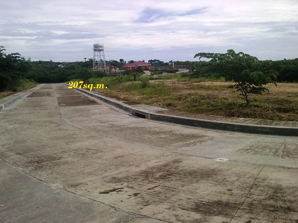 PRICE PER SQ.M. Supreme Lot- P7,500/sq.m. Premier Lot- P7,300/sq.m. De Luxed Lot- P6,800/sq.m. 