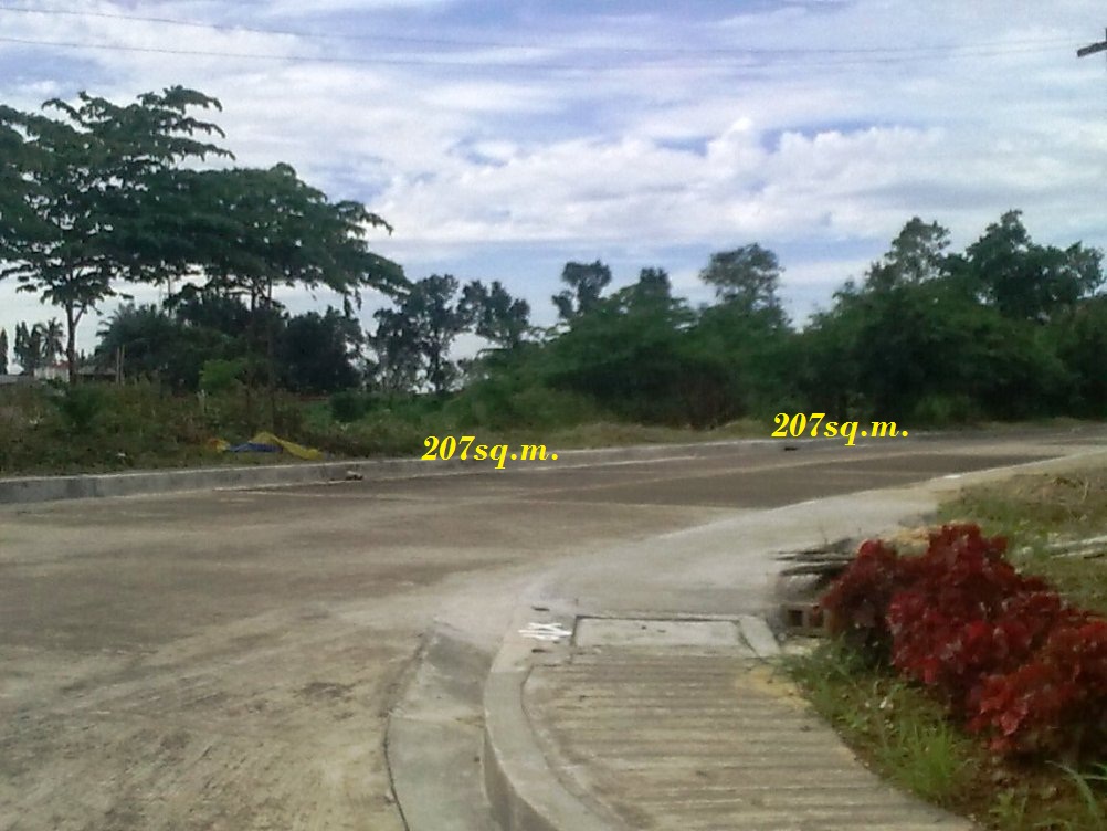 PRICE PER SQ.M. Supreme Lot- P7,500/sq.m. Premier Lot- P7,300/sq.m. De Luxed Lot- P6,800/sq.m. 