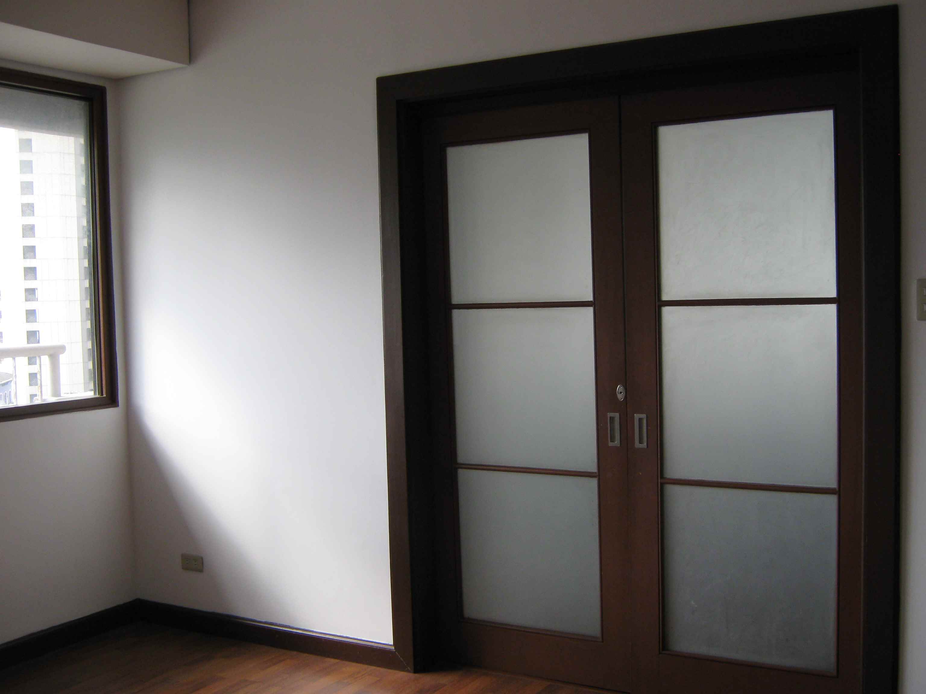 2nd bedroom with sliding doors to master's BR closed