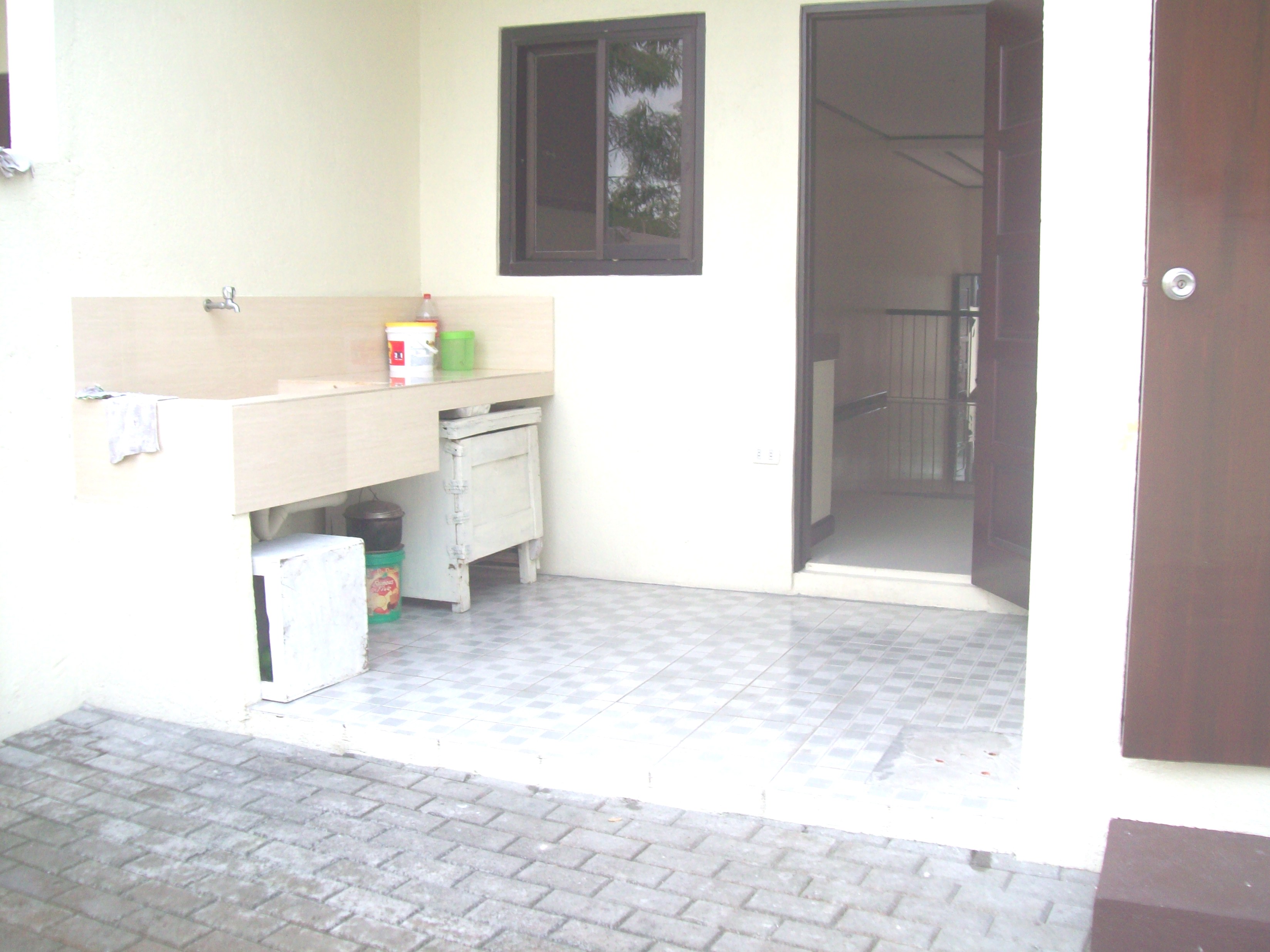 FOR SALE: Apartment / Condo / Townhouse Manila Metropolitan Area > Paranaque 7