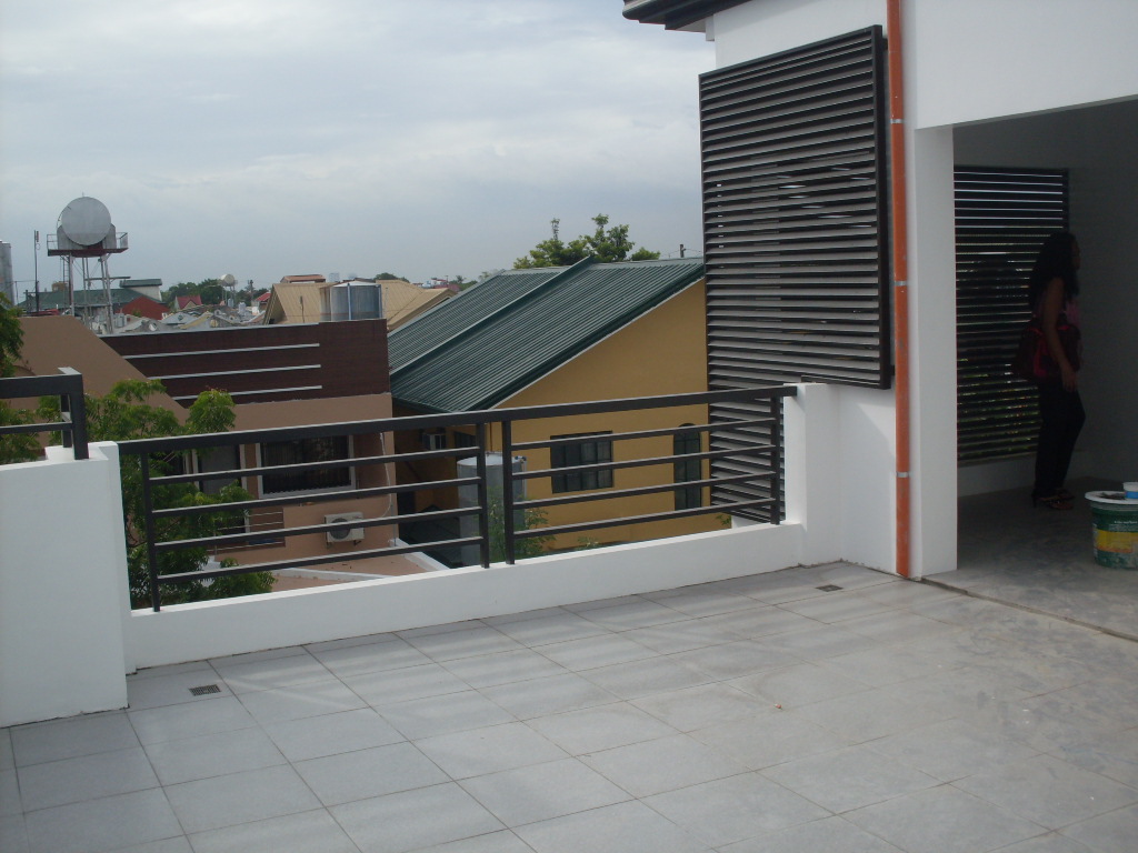 FOR SALE: Apartment / Condo / Townhouse Manila Metropolitan Area > Paranaque 8