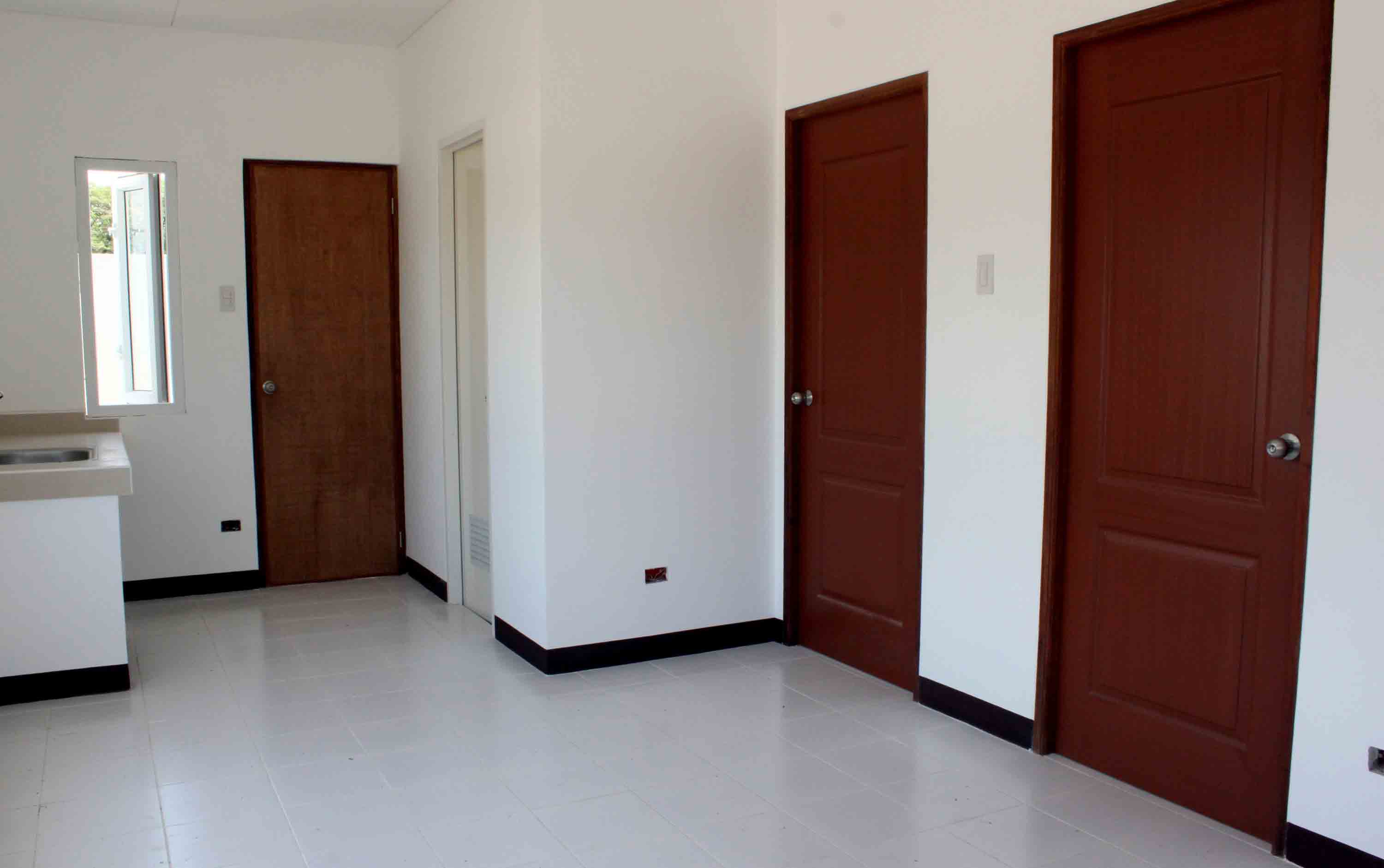 FOR SALE: Apartment / Condo / Townhouse Tarlac 2