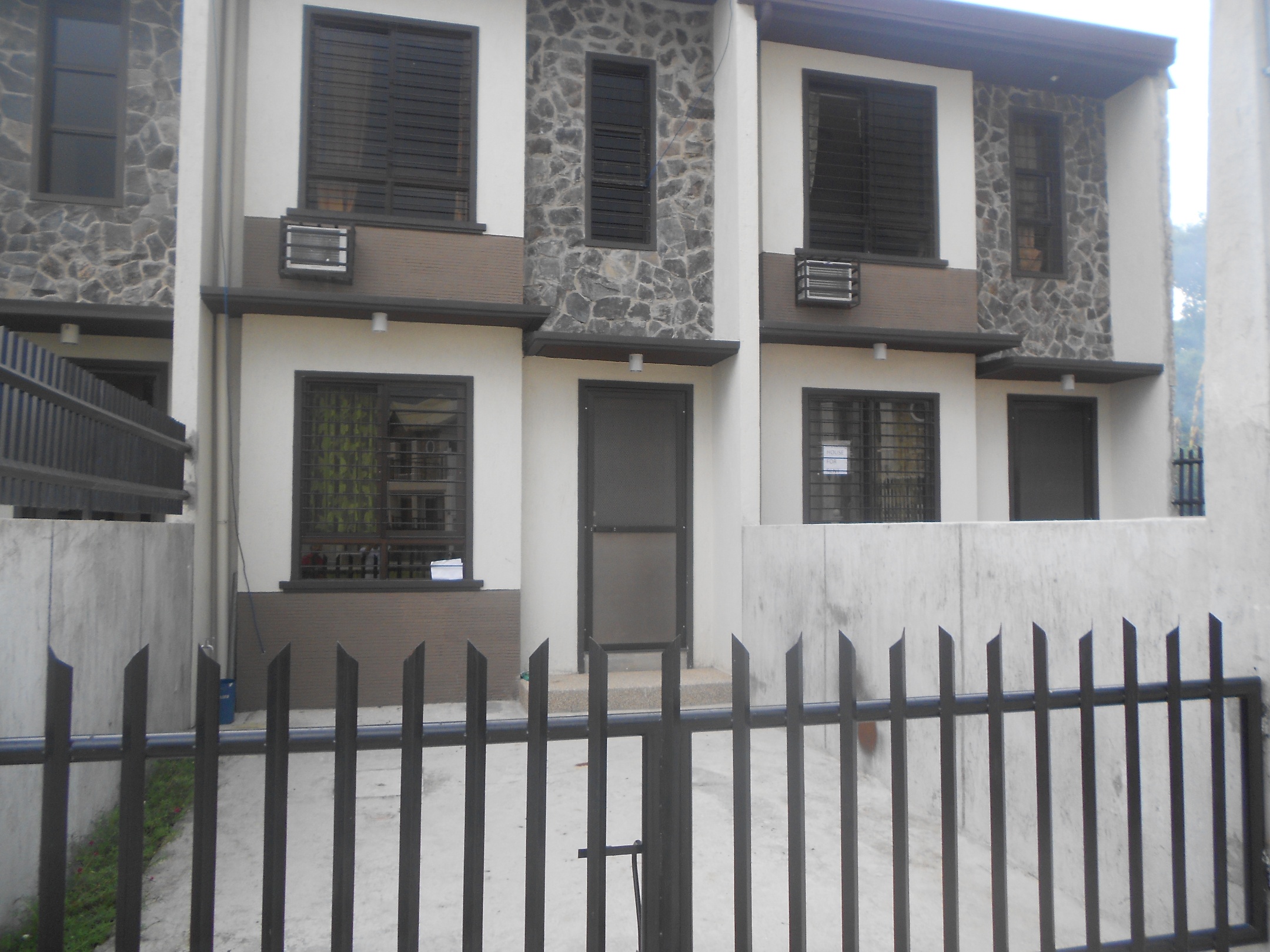 VILLA ELENA HOUSE & LOT / TOWNHOUSES BRGY. LANGKAAN 1 DASMARIÃ±AS