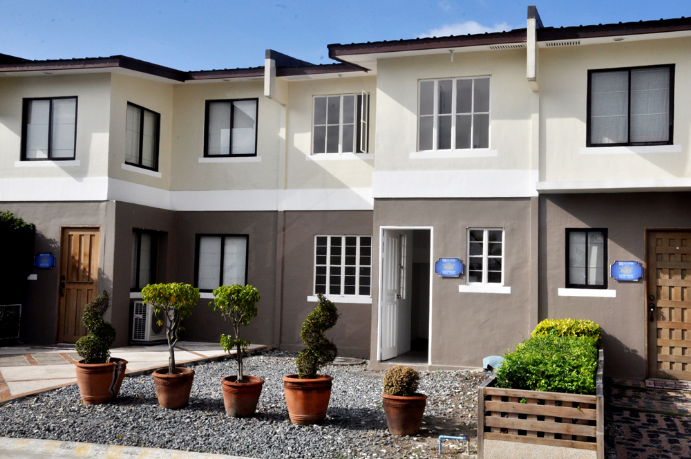 FOR SALE: Apartment / Condo / Townhouse Cavite > Imus