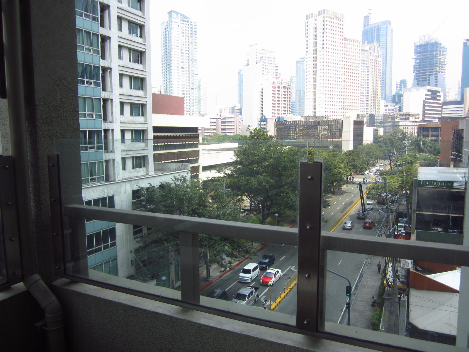 FOR RENT / LEASE: Apartment / Condo / Townhouse Manila Metropolitan Area > Makati 8