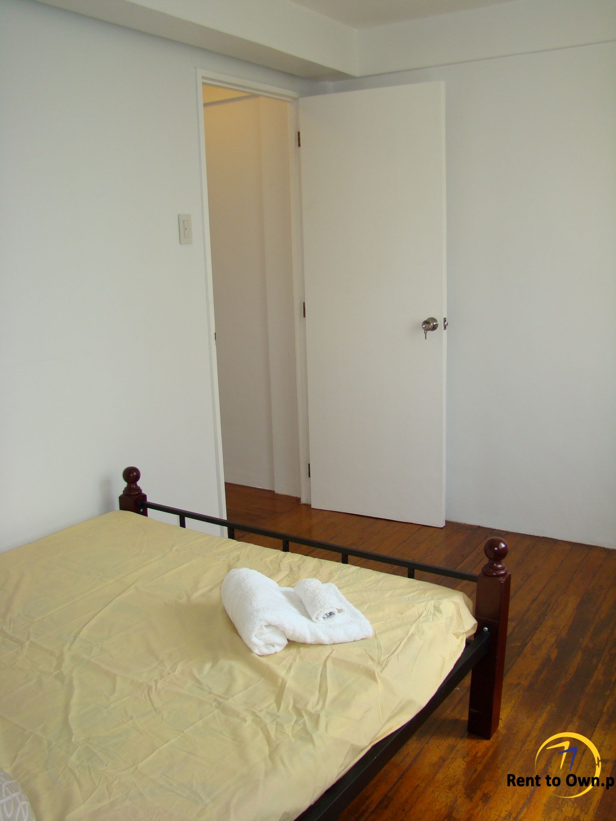 Master Bedroom (2) - http://www.renttoown.ph