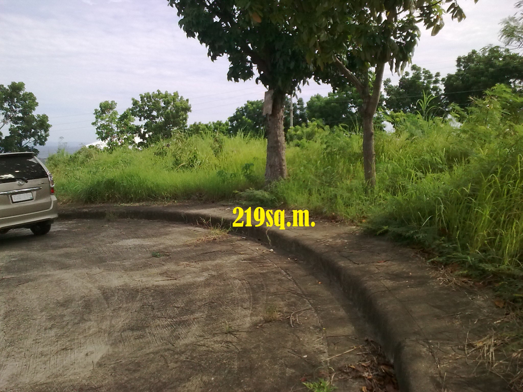 RESALE LOT @ VISTA GRANDE SUBD, PH 1 Lot for sale Vista Grande Subd. Phase1, Bulacao Talisay City, Cebu, BLk 10, LOT # .23, LOT AREA 219sq.m.@ P 8,500/sq.m. P1,861,500.00  It is Located at Col de sac, before club house, which is existing Home Owners Assoc